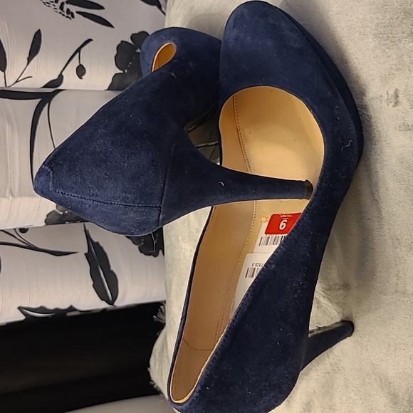 Marc Jacob's Blue Suede Heels Sz 9 - Picture 3 of 6